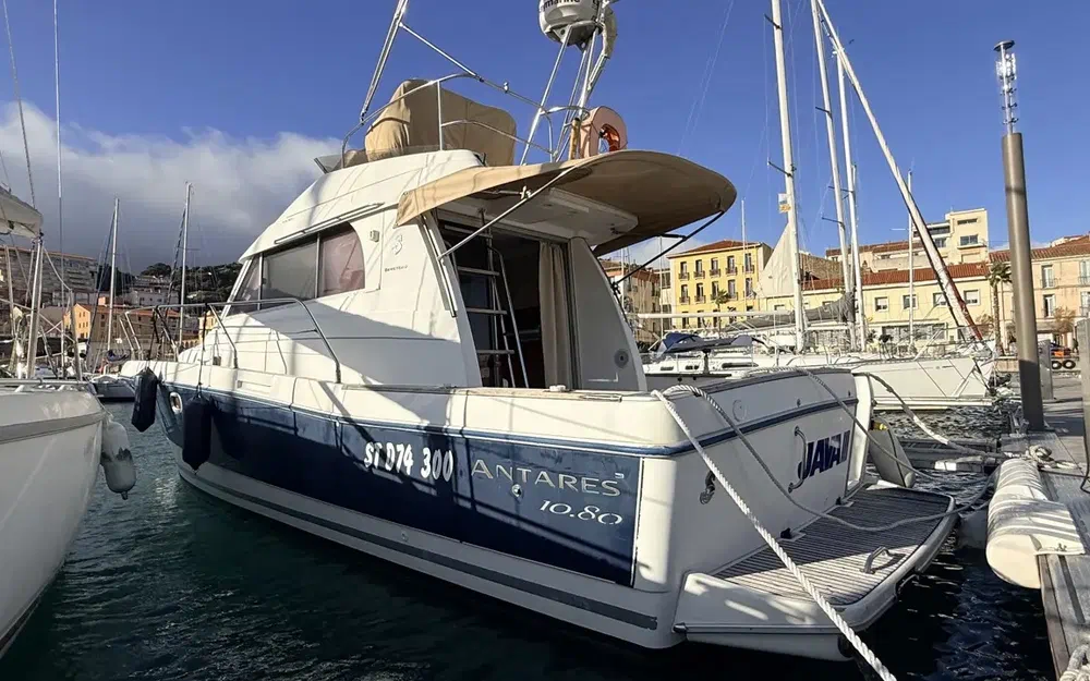 slider 1 Beneteau Antares 10.80