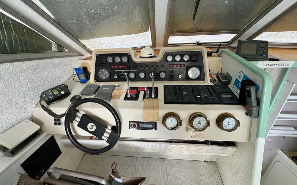 slider 8 Beneteau Antares 11.20