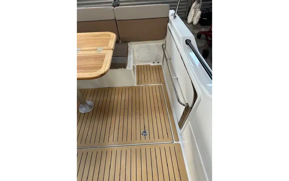 slider 16 Quicksilver Activ 755 Sundeck