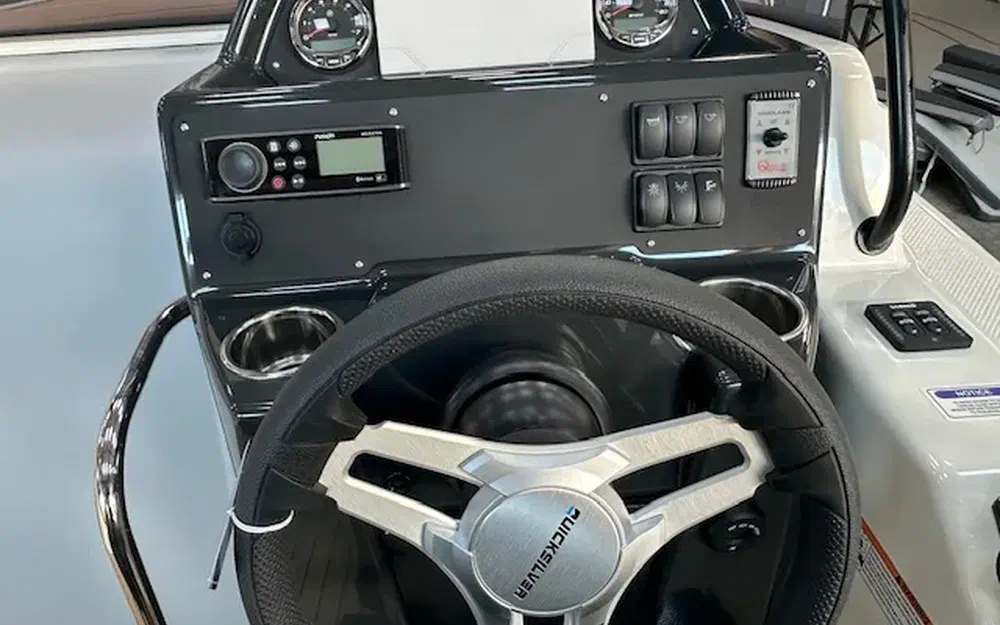 slider 7 Quicksilver Activ 755 Sundeck