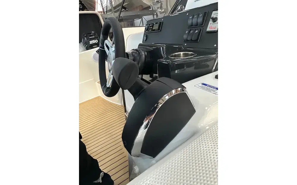 slider 8 Quicksilver Activ 755 Sundeck