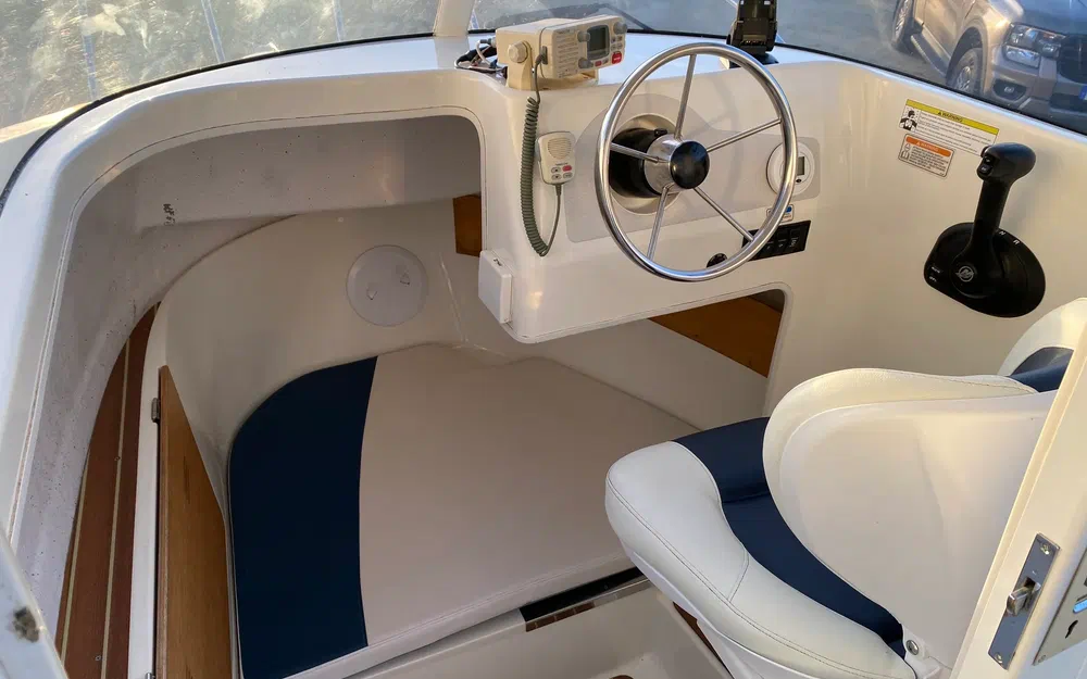 slider 3 Quicksilver 500 Pilothouse