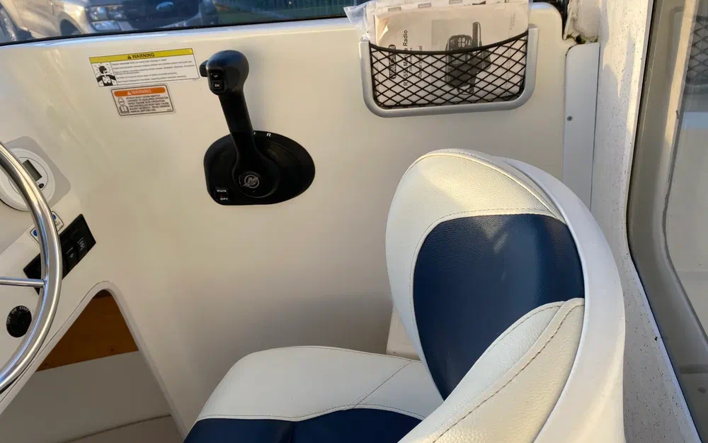 slider 4 Quicksilver 500 Pilothouse