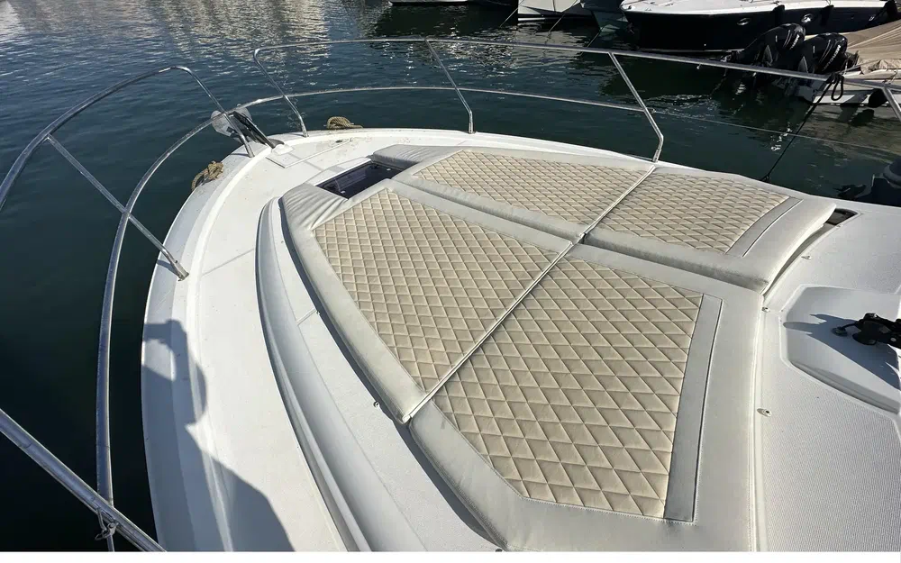 slider 10 Beneteau Gran Turismo 40