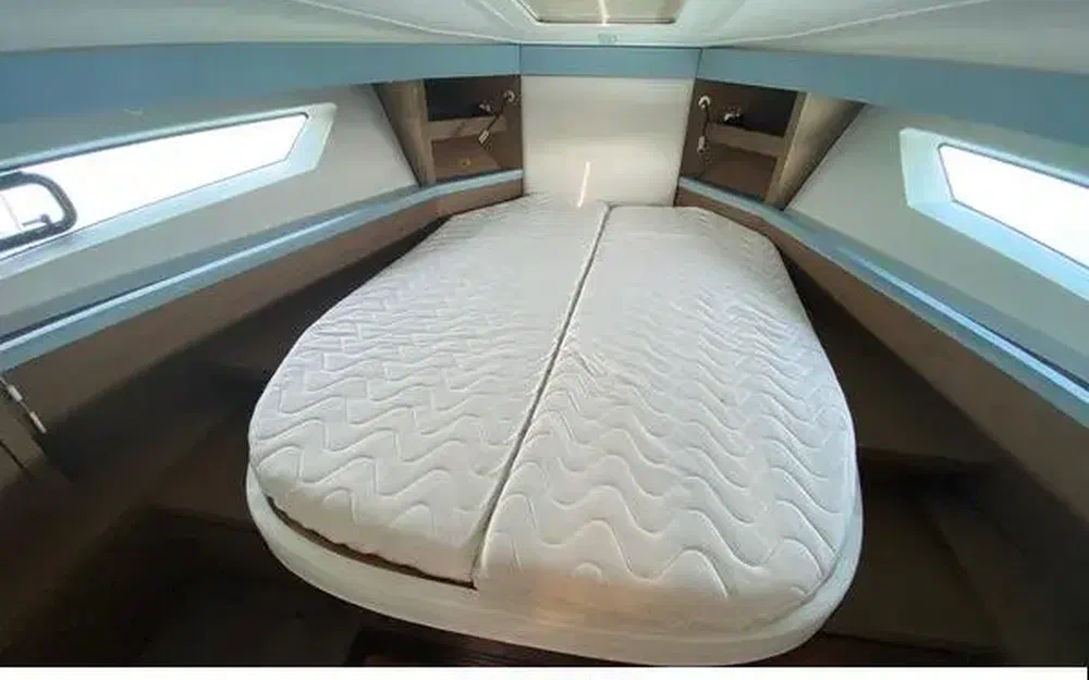 slider 12 Beneteau Gran Turismo 40