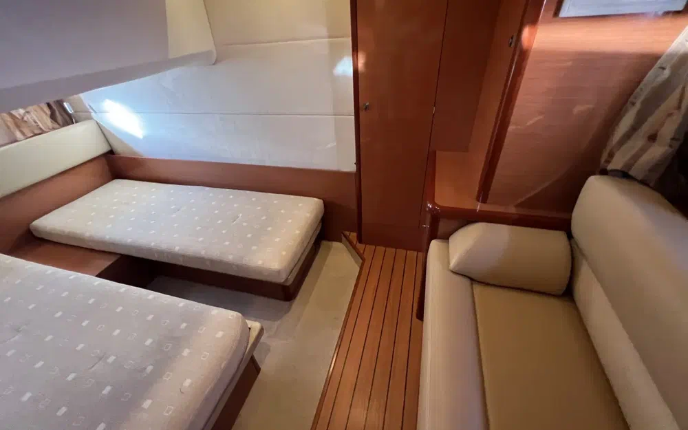 slider 10 Jeanneau Prestige 38