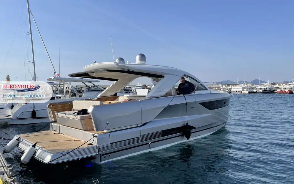 slider 9 Jeanneau DB 43