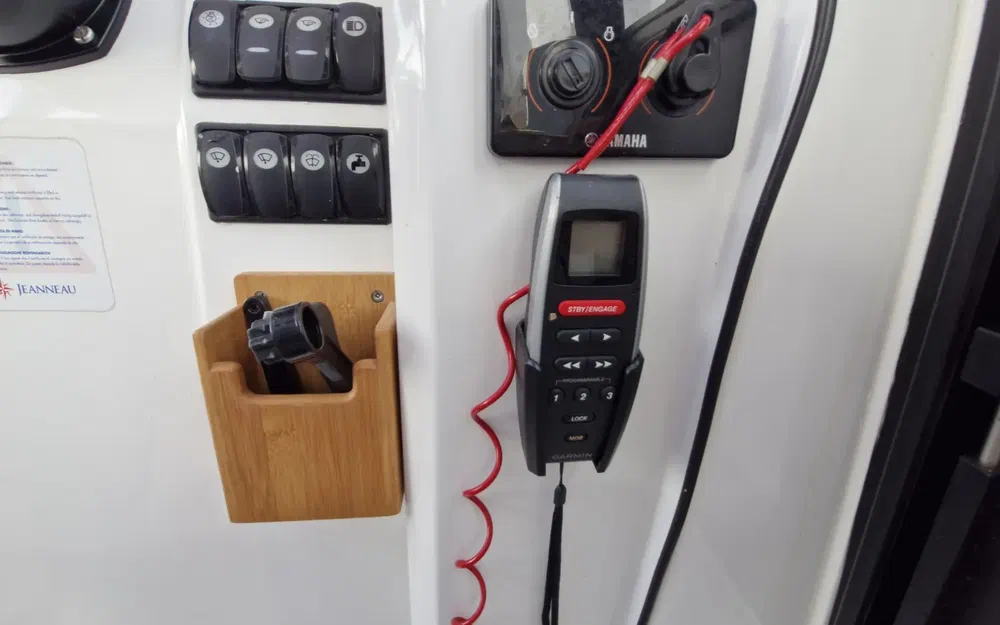 slider 14 Jeanneau Merry Fisher 855