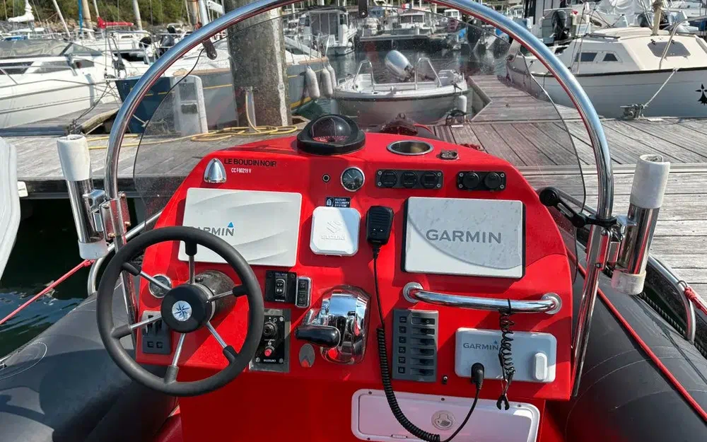 slider 1 Ribcraft 5.85