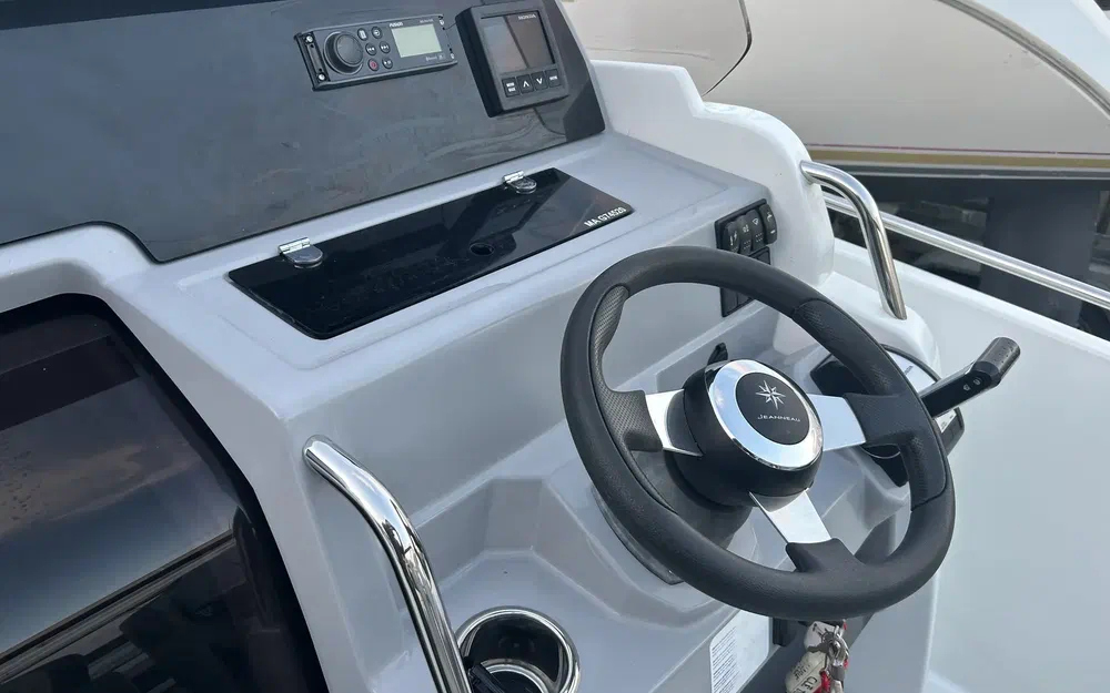 slider 12 Jeanneau Cap Camarat 7.5 CC Serie 3