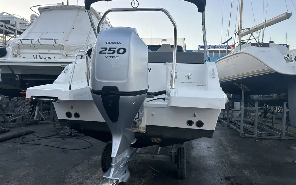 slider 1 Jeanneau Cap Camarat 7.5 CC Serie 3