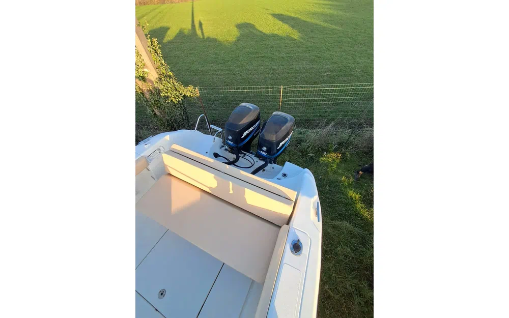 slider 2 Quicksilver 750 WA Commander