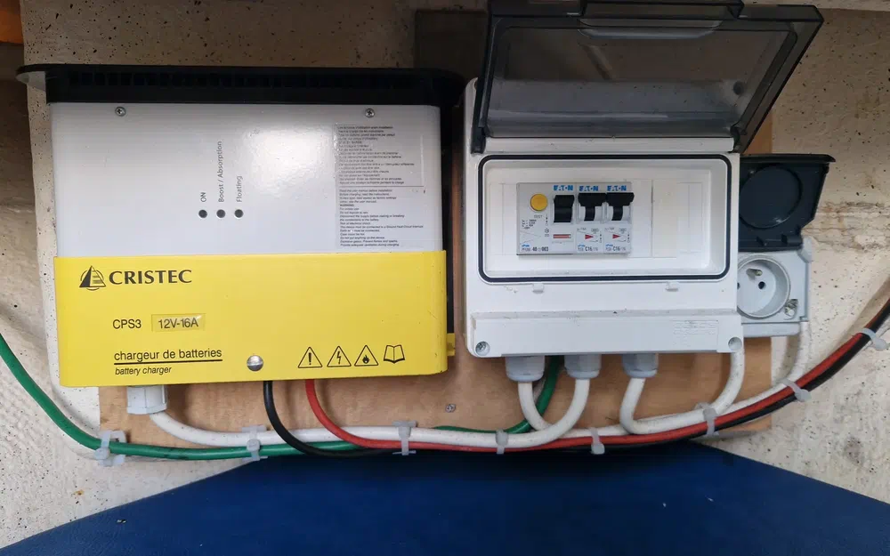 slider 8 Jeanneau Merry Fisher 605