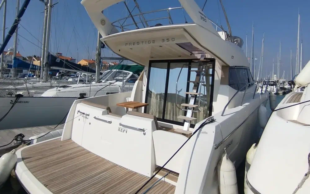 slider 7 Jeanneau Prestige 350 Fly