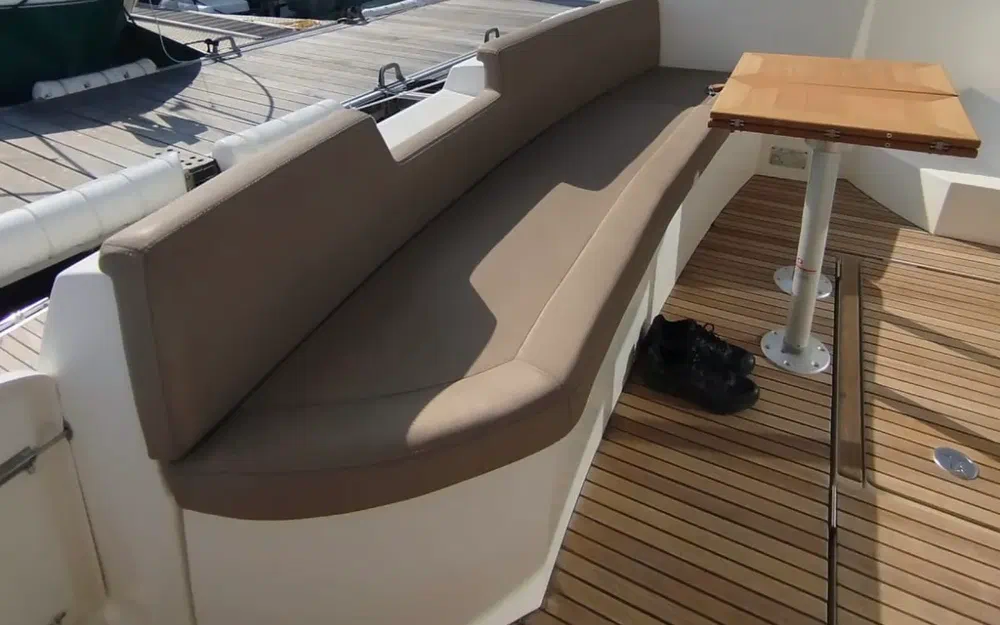 slider 16 Jeanneau Prestige 350 Fly