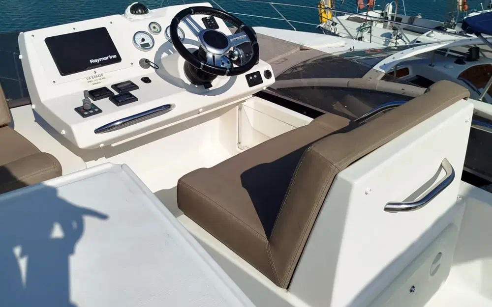 slider 17 Jeanneau Prestige 350 Fly