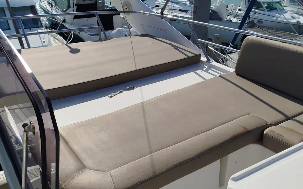 slider 18 Jeanneau Prestige 350 Fly