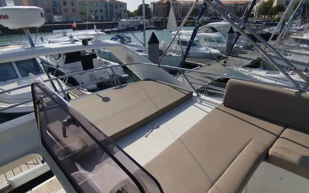 slider 20 Jeanneau Prestige 350 Fly