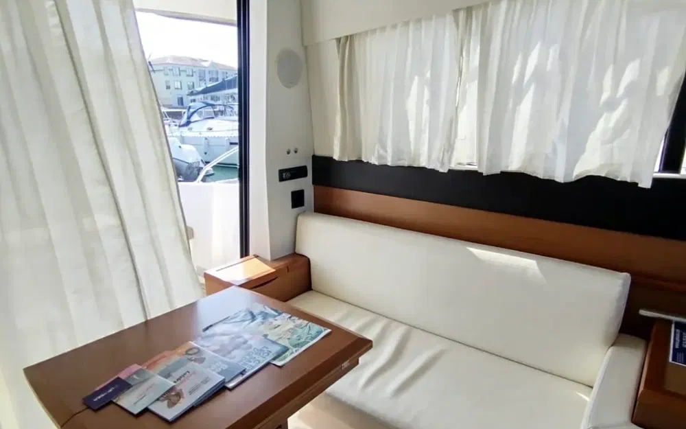 slider 10 Jeanneau Prestige 350 Fly