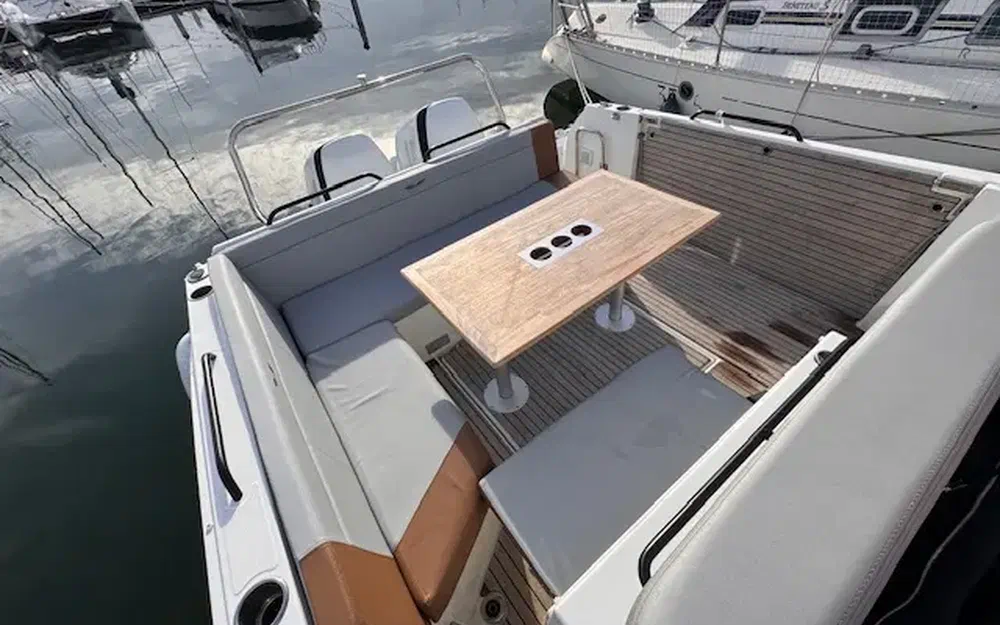 slider 1 Beneteau Flyer 9 Sundeck