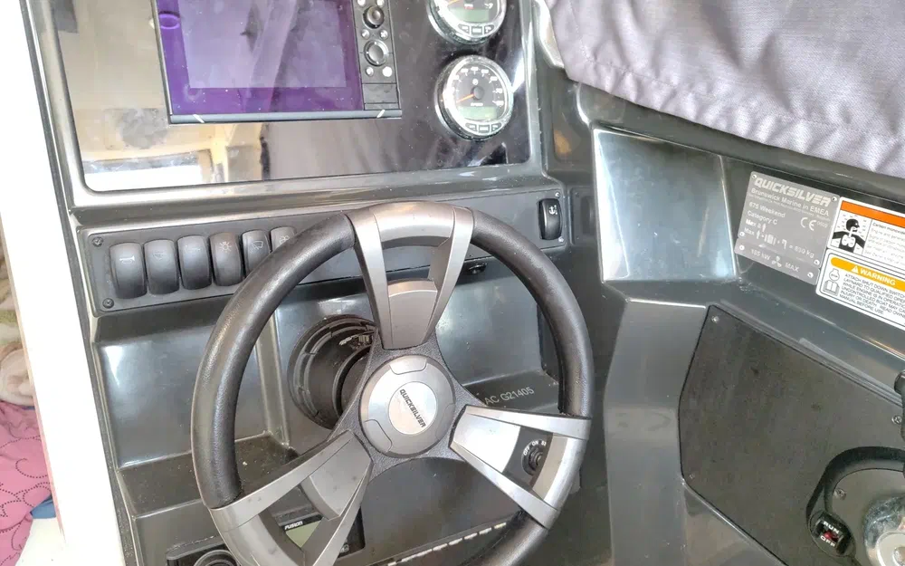 slider 7 Quicksilver Activ 675 Week-End