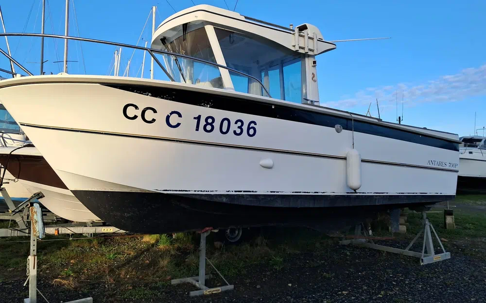 slider 1 Beneteau Antares 700 Peche