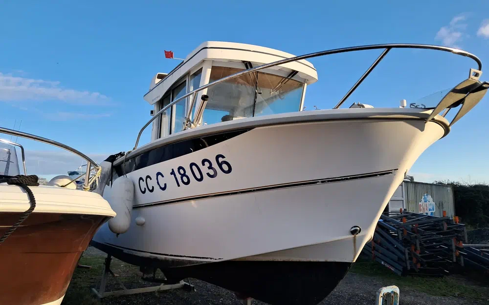 slider 3 Beneteau Antares 700 Peche