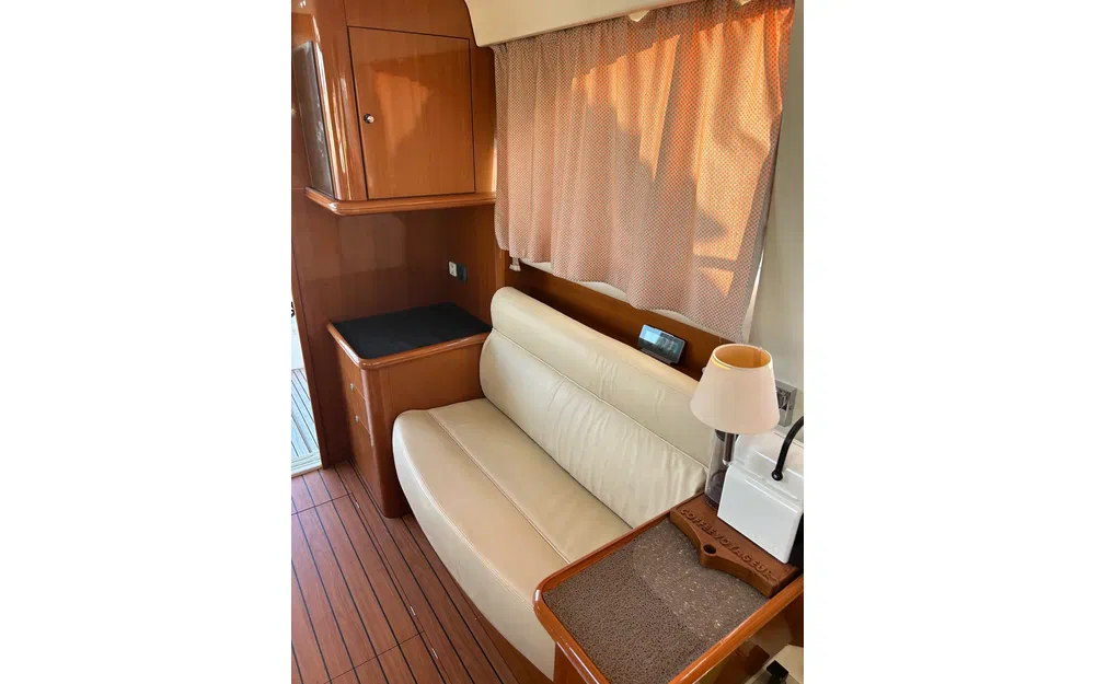 slider 7 Jeanneau Prestige 32 Fly