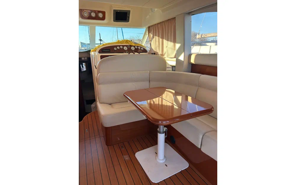 slider 6 Jeanneau Prestige 32 Fly