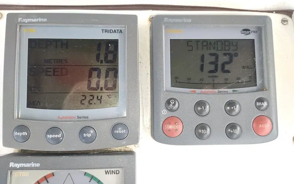 slider 24 Beneteau Oceanis 411 Celebration Performance