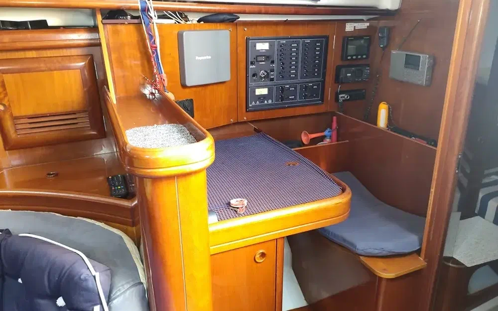 slider 32 Beneteau Oceanis 411 Celebration Performance