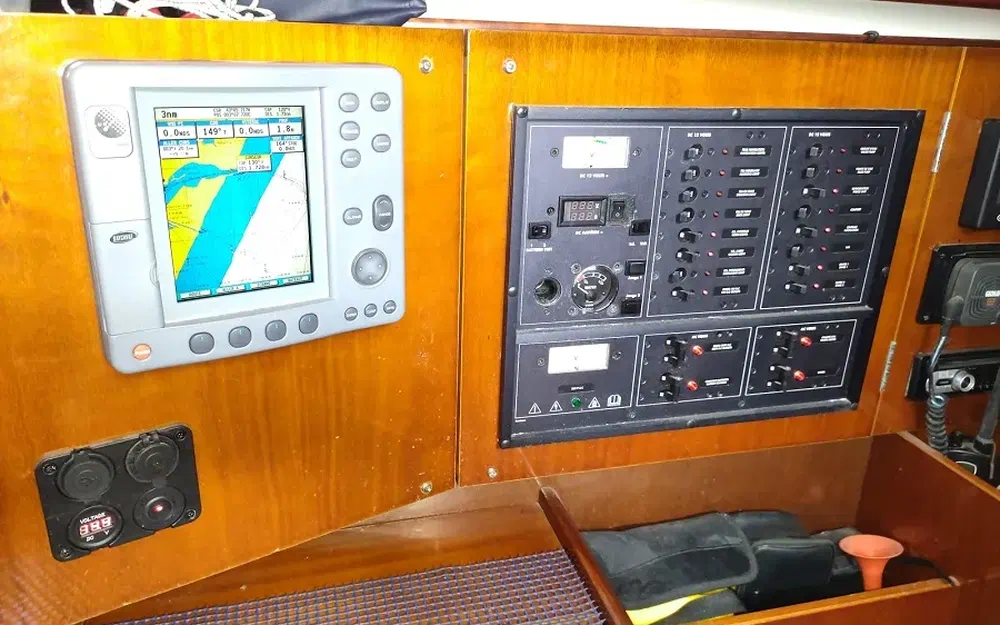 slider 33 Beneteau Oceanis 411 Celebration Performance