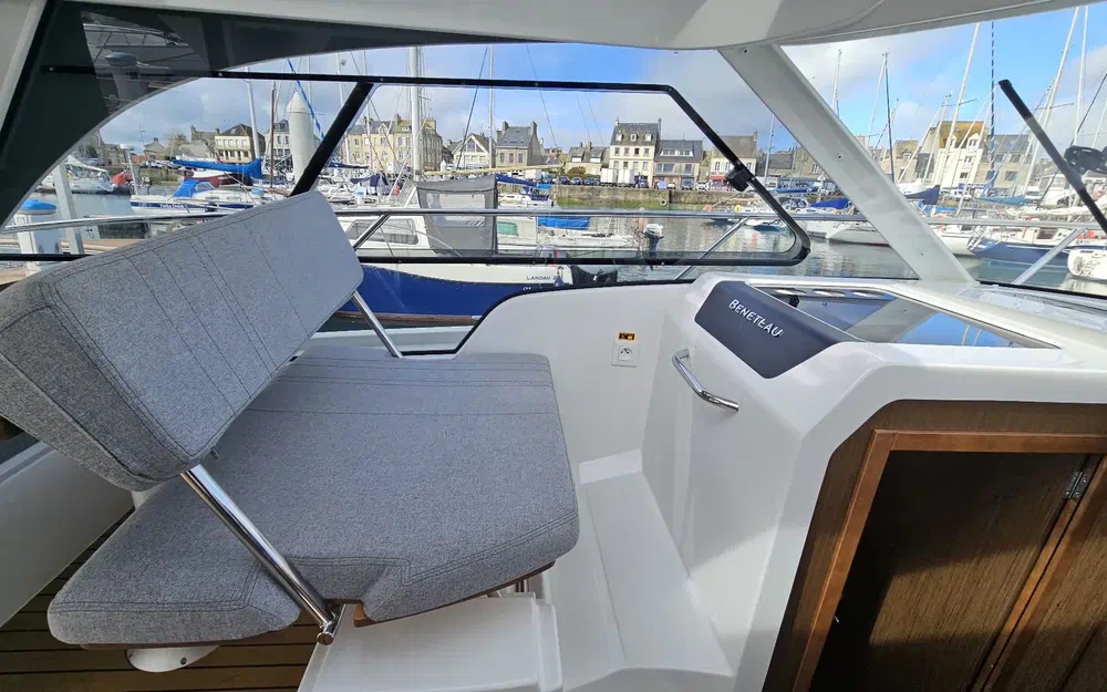 slider 5 Beneteau Antares 9 OB