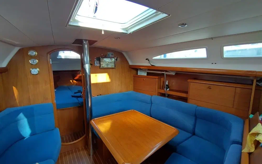 slider 6 Jeanneau Sun Odyssey 37