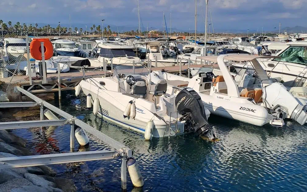 slider 4 Quicksilver 635 WA Commander