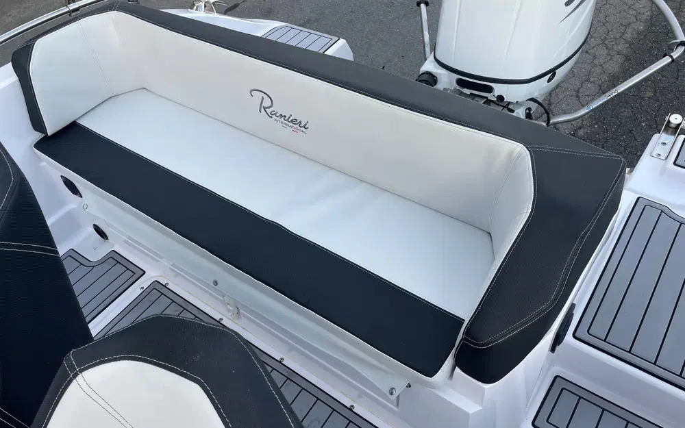 slider 12 Ranieri Voyager 21 S