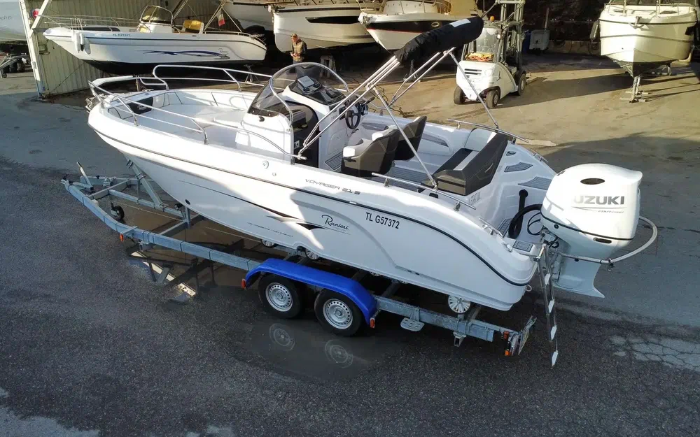 slider 2 Ranieri Voyager 21 S