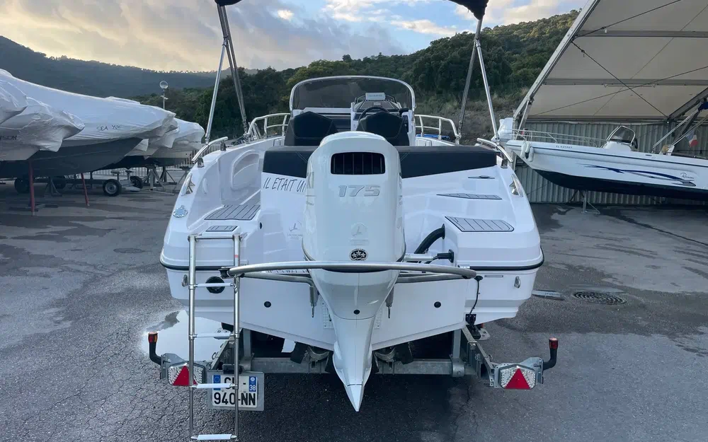 slider 7 Ranieri Voyager 21 S