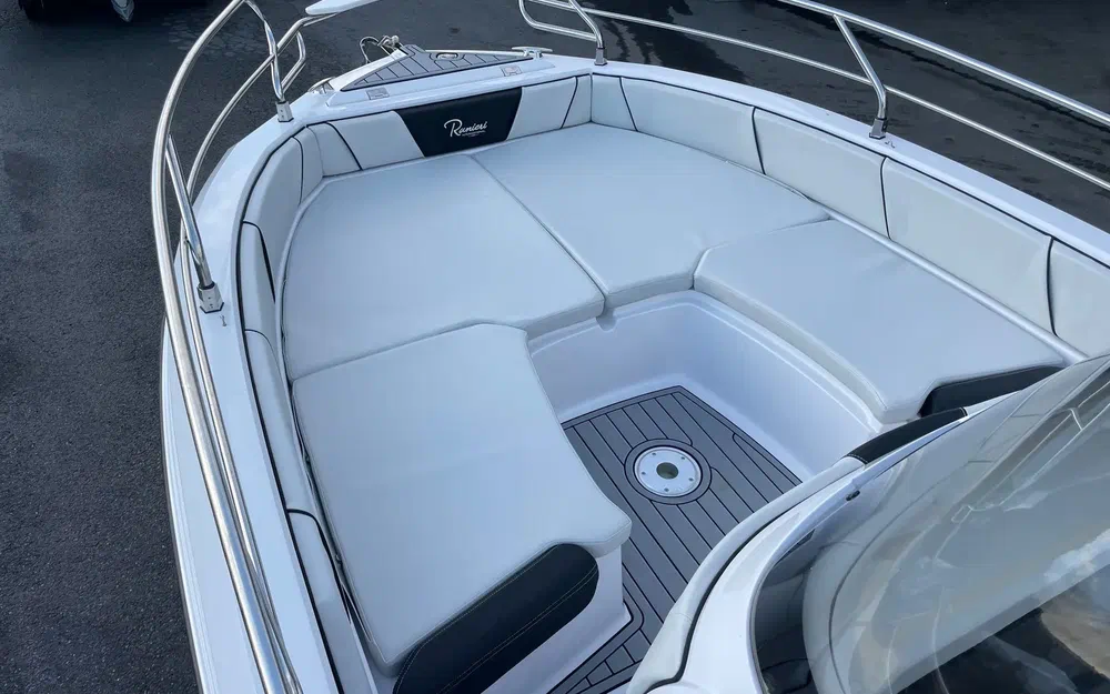 slider 8 Ranieri Voyager 21 S