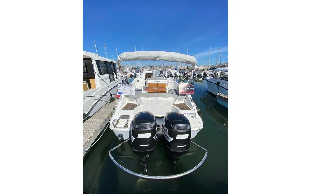 slider 1 Beneteau Flyer 850 Sun Deck