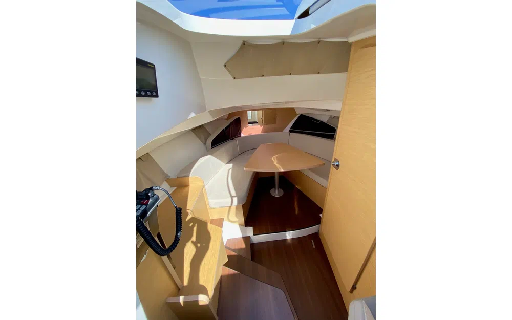 slider 4 Beneteau Flyer 850 Sun Deck