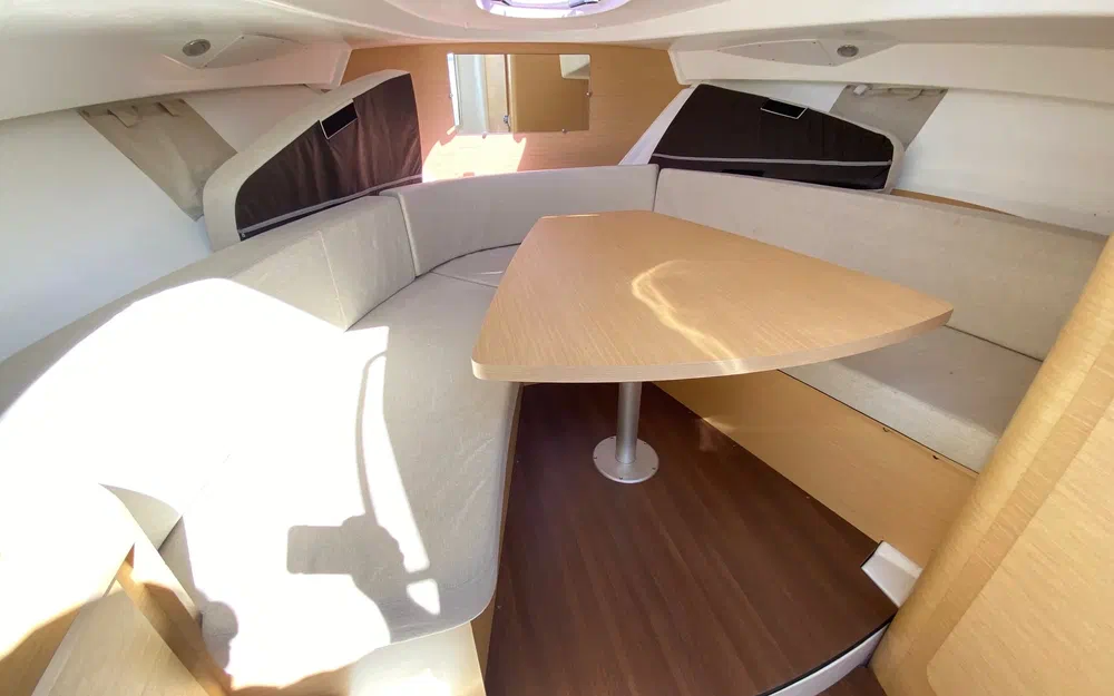 slider 5 Beneteau Flyer 850 Sun Deck