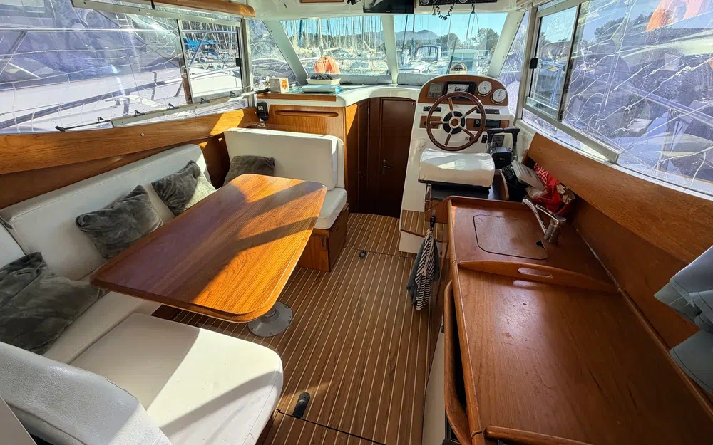 slider 6 Jeanneau Merry Fisher 925 Fly