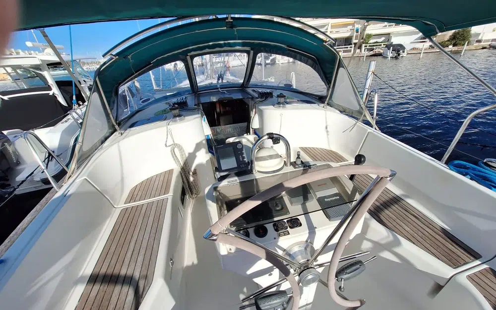 slider 1 Beneteau Oceanis 411