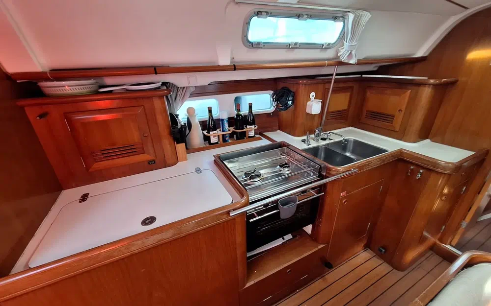 slider 3 Beneteau Oceanis 411