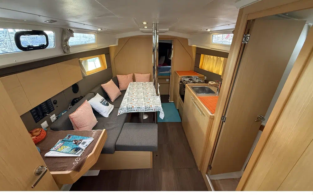 slider 9 Beneteau Oceanis 35 Cruiser