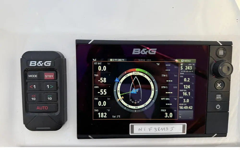 slider 8 Beneteau Oceanis 35 Cruiser