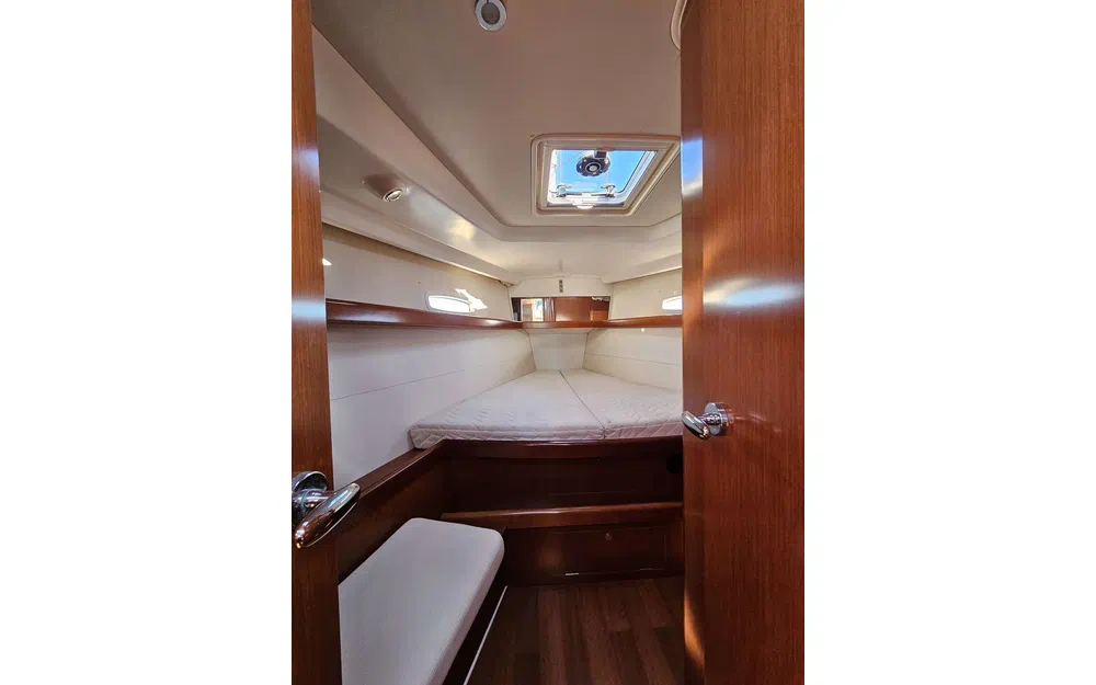 slider 10 Beneteau Oceanis 43