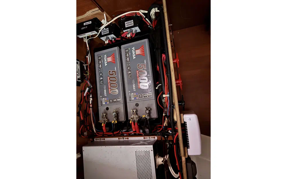 slider 16 Beneteau Oceanis 43