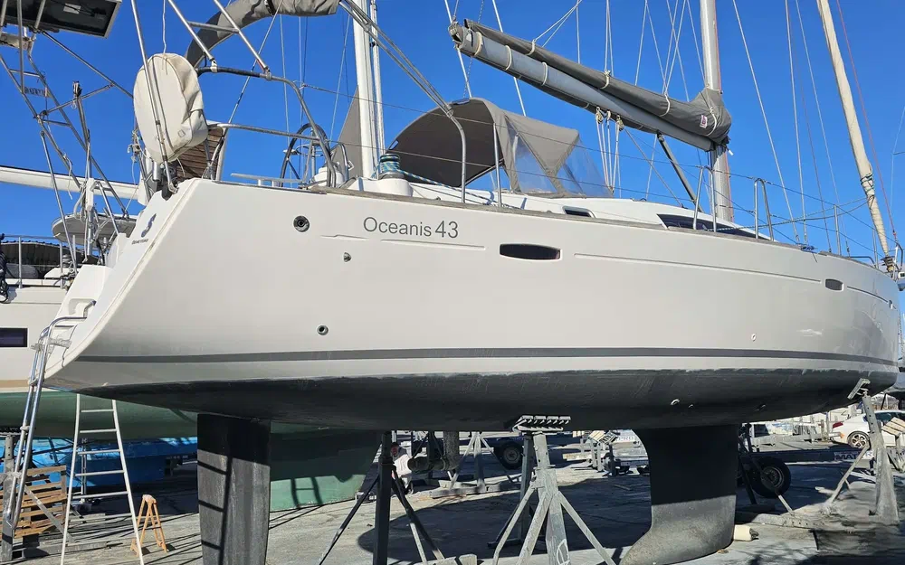 slider 2 Beneteau Oceanis 43
